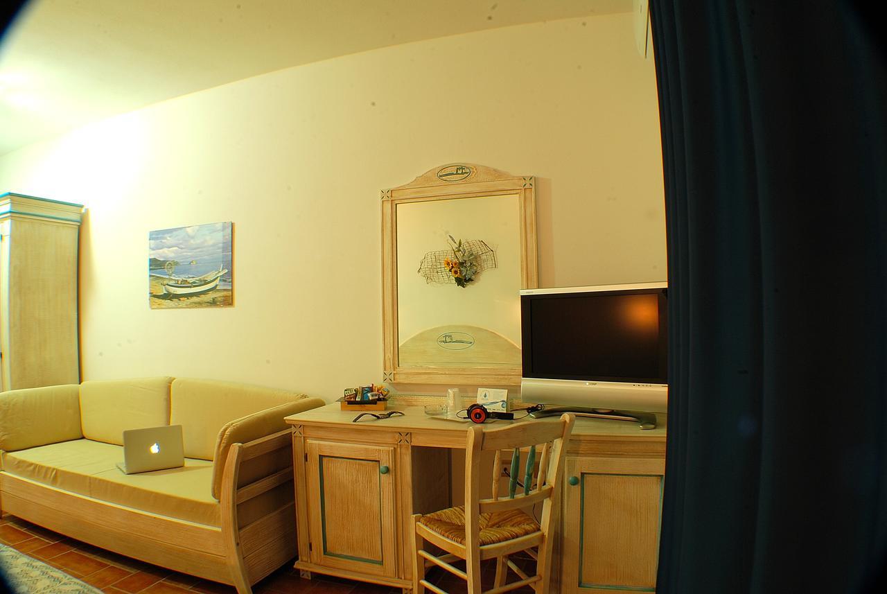 Hotel Le Sabbie Calasetta Exteriör bild